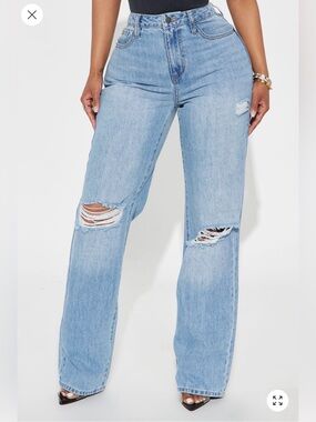 Fashion Nova Women’s Light Wash Relaxed Straight Jeans